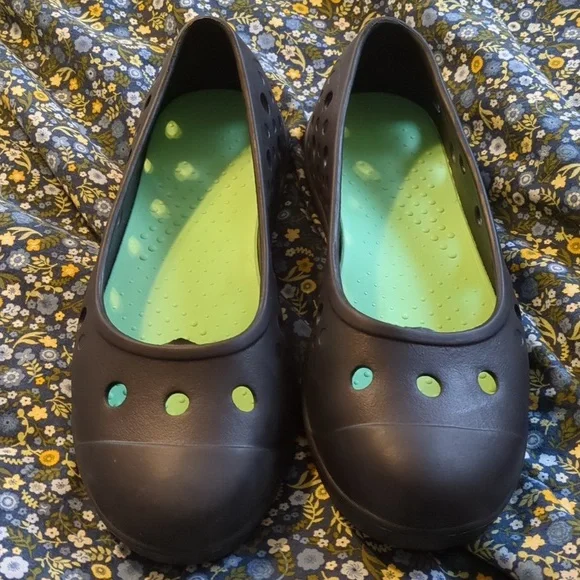 USA Women's Rubber Shoes (US7) - Picture 2 of 4